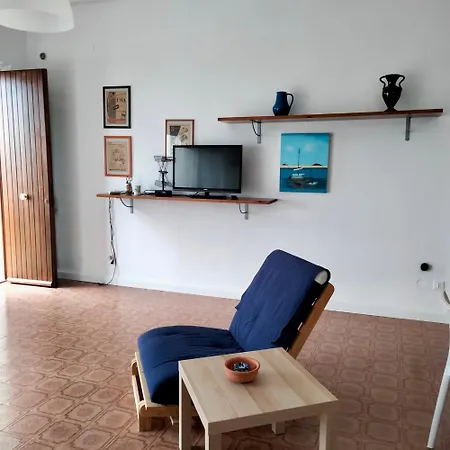 M335 - Marcelli, Ampio Bilocale Fronte Mare Con Balcone *